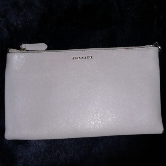 Coach Handbags - ☆Coach zip Wallet bag